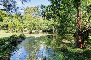 Private cottage in beautiful landscaped native bush gully